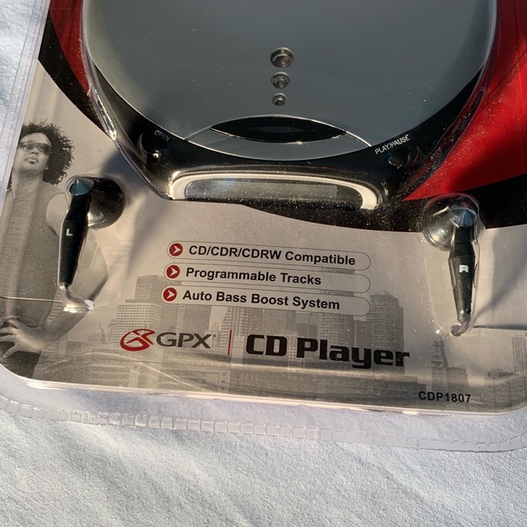 GPX CD Player with Earbuds - Picture 3 of 5